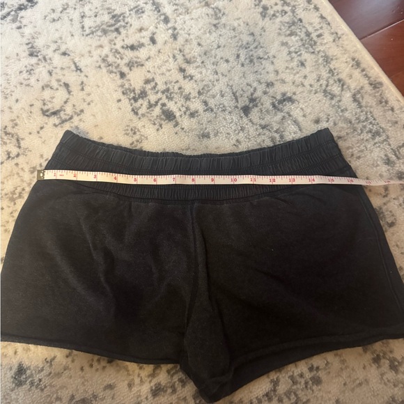 Lululemon Women's Black Shorts - Picture 4 of 4